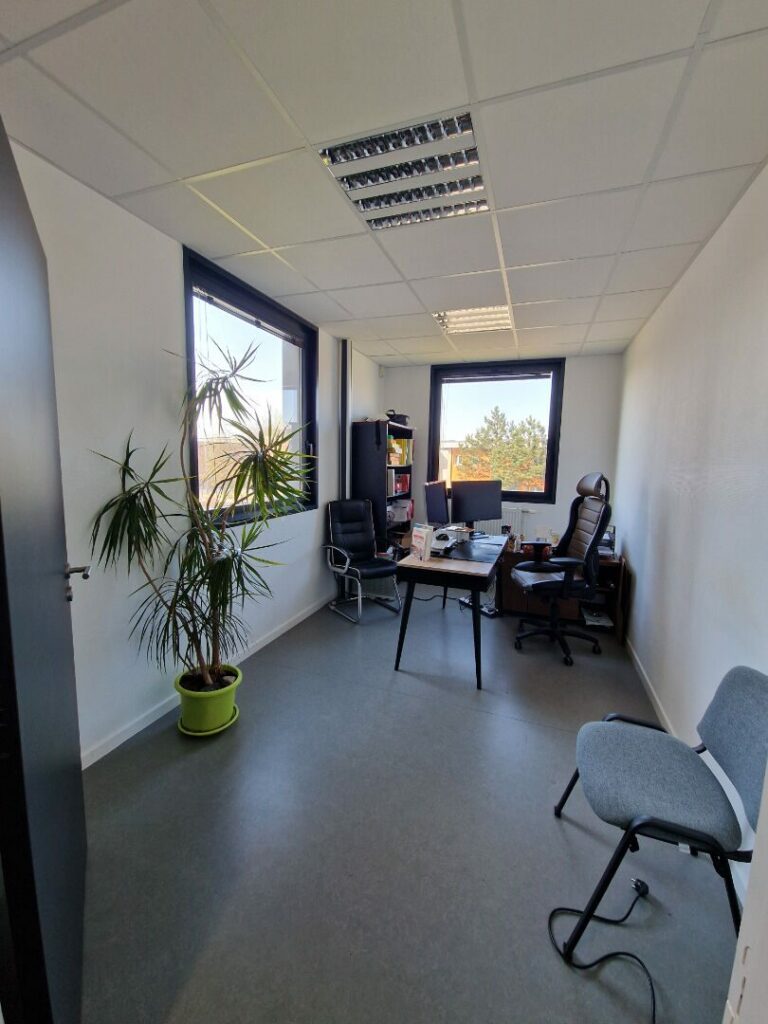 Est de Caen – A LOUER – 58 m² de Bureaux  + parking privé