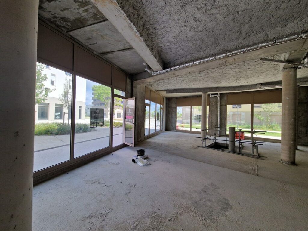 Sud de Caen – A Vendre – local commercial/Bureaux d&rsquo;environ 11 m² + réserve 52 m²